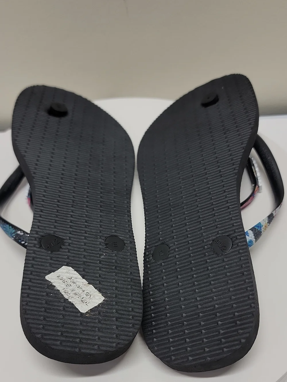 Havaianas Slim Black Flip Flops with Multicolor Floral Straps Sz 41-42 or 10-11